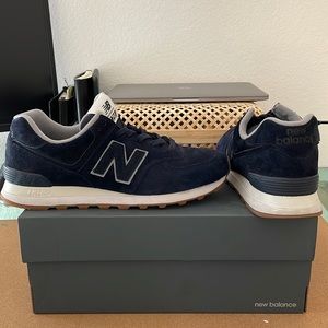 NEW BALANCE Dark Blue Suede Sneakers Shoes US8.6 EU 42 Men ML574EMA NWOT